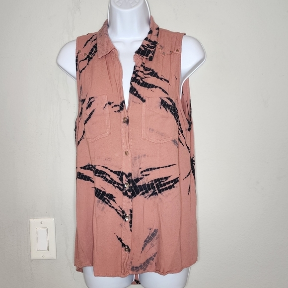 Rock & Republic rayon sleeveless button shirt - Picture 1 of 16